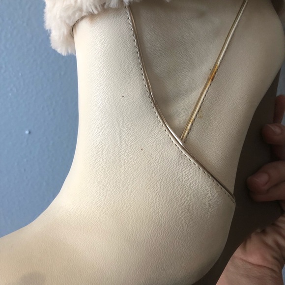 Jennifer Lopez faux fur boots - Picture 2 of 4